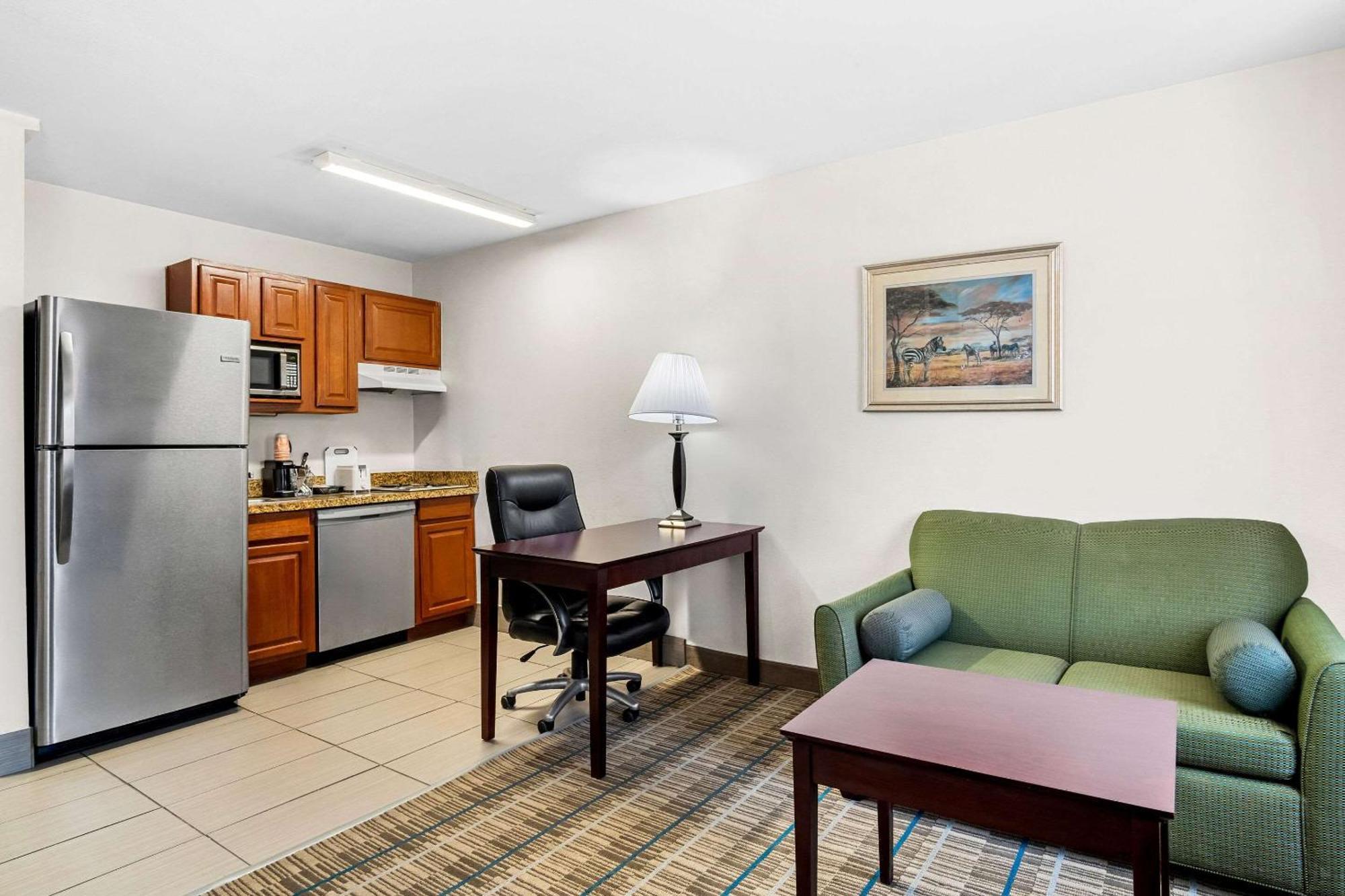 Mainstay Suites Addison-Dallas Exterior photo