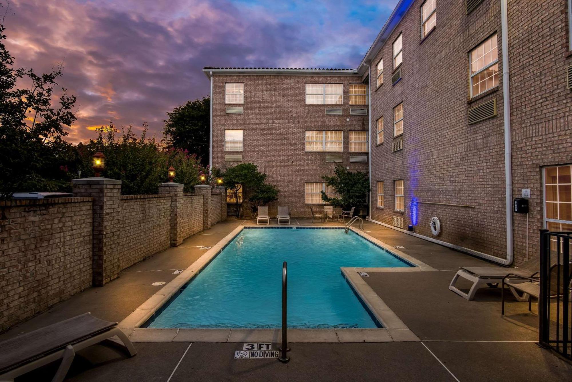 Mainstay Suites Addison-Dallas Exterior photo